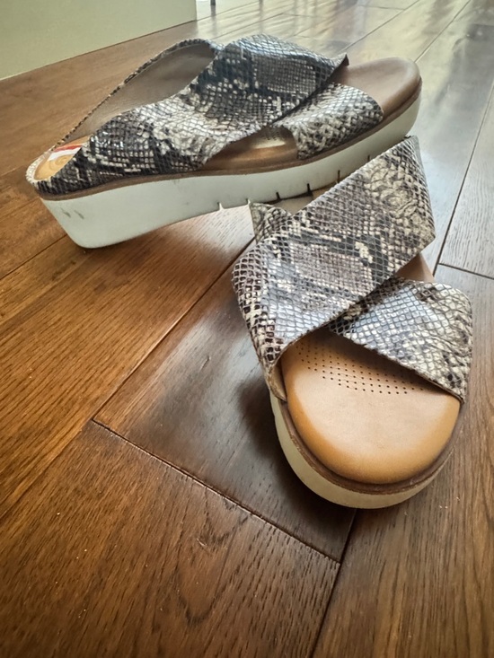 Corso Como Shoes - Women's Snake-Print Platform Slide Sandals - Grayish brown   Size 6.5